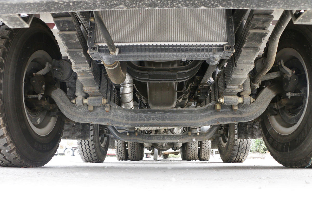 轩德翼6自卸车底盘图片