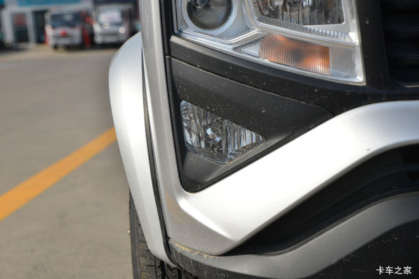 欧铃汽车 V5尊享版 1.6L 122马力 汽油 3.3米单排