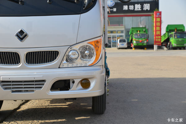 欧铃汽车 小宝马 95马力 4X2 2.95米单排自卸车