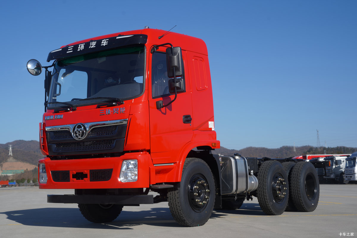 三环十通 昊龙 西南版 230马力 6X2 6.8米仓栅式载货车
