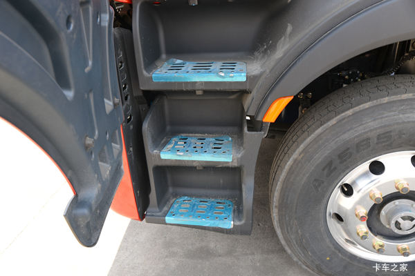 乘龙H7重卡 600马力 6X4牵引车(国六)优惠3万元!