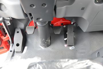 ���� ����˹V8 ����� 195���� 4X2 4.6���Ű������ػ���(����)(HFC1181B80K1D4S)ͼƬ