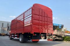 东风柳汽 新乘龙M3 220马力 4X2 6.8米仓栅式载货车