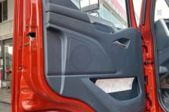 东风柳汽 新乘龙M3 220马力 4X2 6.8米仓栅式载货车