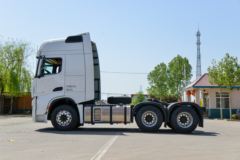 陕汽重卡 德龙X6000 560马力 6X4 AMT自动挡牵引车(SX4259GD4Q2)
