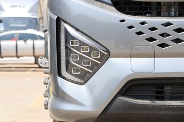 ���� ŷ������ ��Խ�� 580���� 6X4 AMT�Զ���ǣ����(����)ͼƬ