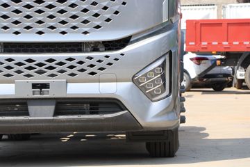 ���� ŷ������ ��Խ�� 580���� 6X4 AMT�Զ���ǣ����(����)ͼƬ