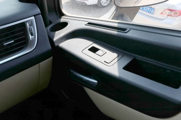 ���� ŷ������ ��Խ�� 580���� 6X4 AMT�Զ���ǣ����(����)ͼƬ