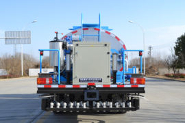 重汽HOWO轻卡底盘&nbsp;沥青洒布车外观图片