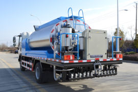 重汽HOWO轻卡底盘&nbsp;沥青洒布车外观图片