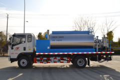 中国重汽HOWO 王系 160马力 4X2 沥青洒布车(新东日牌)(YZR5127GLQZ6)