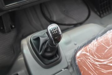 ���� ˧��Q6 ����ʿ ����� 160���� 4X2 4.015����س�(����)ͼƬ