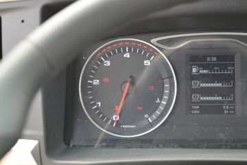 ���� ˧��Q6 ����ʿ ����� 160���� 4X2 4.015����س�(����)ͼƬ