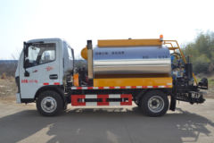 东风 多利卡D5 115马力 4X2 沥青洒布车(新东日牌)(YZR5045GLQE6)