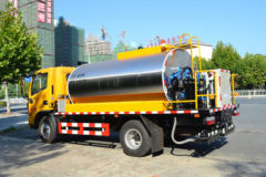 东风 多利卡D7 150马力 4X2 沥青洒布车(新东日牌)(YZR5100GLQE6)