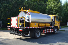 东风多利卡底盘&nbsp;沥青洒布车外观图片