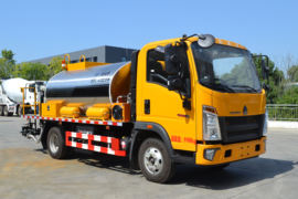 重汽HOWO轻卡底盘&nbsp;沥青洒布车外观图片