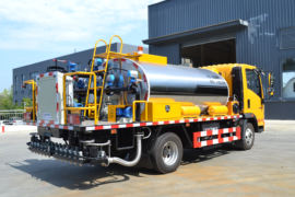 重汽HOWO轻卡底盘&nbsp;沥青洒布车外观图片