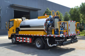 重汽HOWO轻卡底盘&nbsp;沥青洒布车外观图片