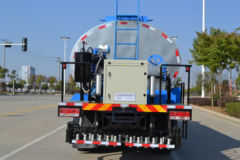 福田 瑞沃金刚 220马力 4X4 沥青洒布车(新东日牌)(YZR5240GLQBJ6)