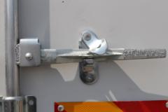 中国重汽 豪沃N5W中卡 220马力 4X2 6.75米厢式载货车(国六)(ZZ5187XXYK511JF1)