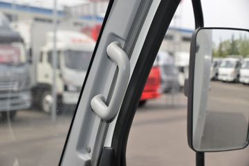 ���� ����J5 132���� 4.15�׵�����ʽ�Ῠ(����)ͼƬ