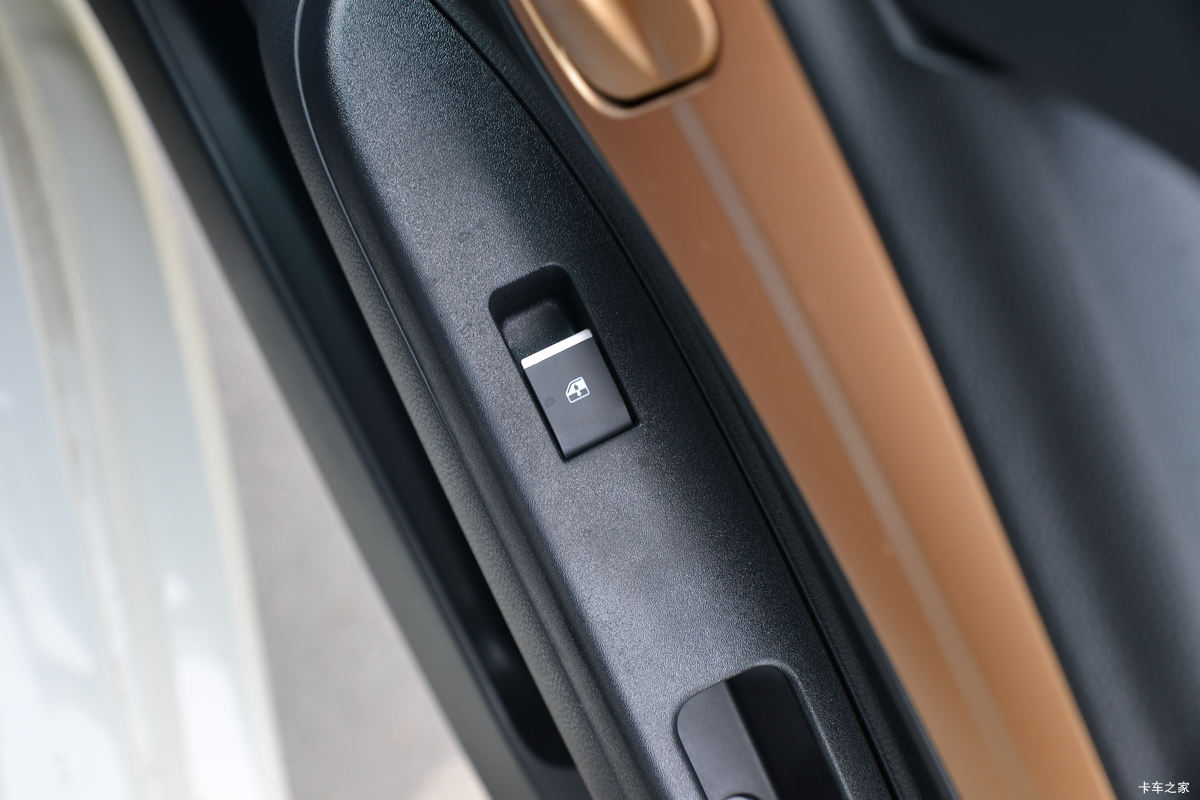 ���� ����J6 130���� 4.15�׵�����ʽ�Ῠ(����)(HFC5043XXYP21K1C7S)��ʻ��                                               