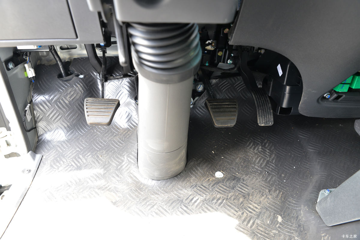 ���� ����J6 130���� 4.15�׵�����ʽ�Ῠ(����)(HFC5043XXYP21K1C7S)��ʻ��                                               