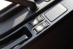 一汽解放 J6L中卡 220马力 4X2 6.8米仓栅式载货车(国六)(CA5180CCYP28K2L2E6A80) 一汽解放 J6L中卡 220马力 4X2 6.8米仓栅式载货车(国六)(CA5180CCYP28K2L2E6A80)