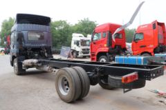 青岛解放 JK6中卡 220马力 4X2 6.75米栏板载货车(国六)(5300轴距)(CA1180P28K1L4E6)