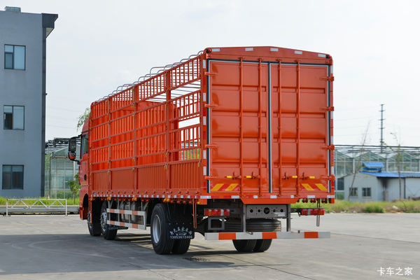 重汽汕德卡 SITRAK G7 7.4L柴油 330马力 4X2 中国重汽10档 AMT自动档 9.6米翼开启厢式载货车