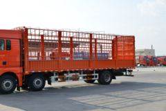 中国重汽 汕德卡SITRAK G7重卡 330马力 6X2 8.6米仓栅式载货车(国六)