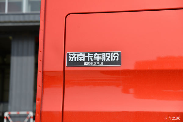 中国重汽国六牵引车价格钜惠，欢迎甩单