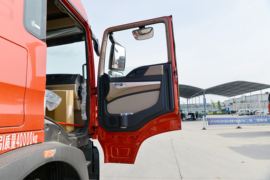 HOWO TX7&nbsp;牵引车驾驶室                                               图片