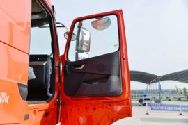 HOWO TH7&nbsp;牵引车驾驶室                                               图片