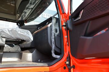 �й����� HOWO TH7�ؿ� 500���� 6X4 ǣ����(����)(ZZ4257V324HF1B)ͼƬ