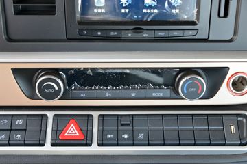 �й����� HOWO TH7�ؿ� 500���� 6X4 ǣ����(����)(ZZ4257V324HF1B)ͼƬ