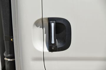 ������Խ��D5 PLUS ������ 1.6L 122���� ���� 3.64�׵�����س�(SC5034XLCUFD6B2)ͼƬ