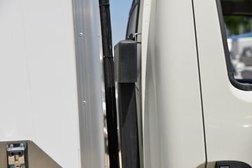 ������Խ��D5 PLUS ������ 1.6L 122���� ���� 3.64�׵�����س�(SC5034XLCUFD6B2)ͼƬ