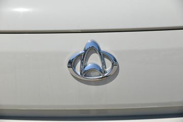 ������Խ��D5 PLUS ������ 1.6L 122���� ���� 3.64�׵�����س�(SC5034XLCUFD6B2)ͼƬ