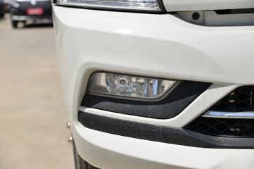 ������Խ��D5 PLUS ������ 1.6L 122���� ���� 3.64�׵�����س�(SC5034XLCUFD6B2)ͼƬ