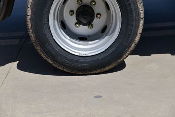 ������Խ��D5 PLUS ������ 1.6L 122���� ���� 3.64�׵�����س�(SC5034XLCUFD6B2)ͼƬ