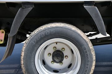 ������Խ��D5 PLUS ������ 1.6L 122���� ���� 3.64�׵�����س�(SC5034XLCUFD6B2)ͼƬ