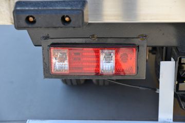 ������Խ��D5 PLUS ������ 1.6L 122���� ���� 3.64�׵�����س�(SC5034XLCUFD6B2)ͼƬ