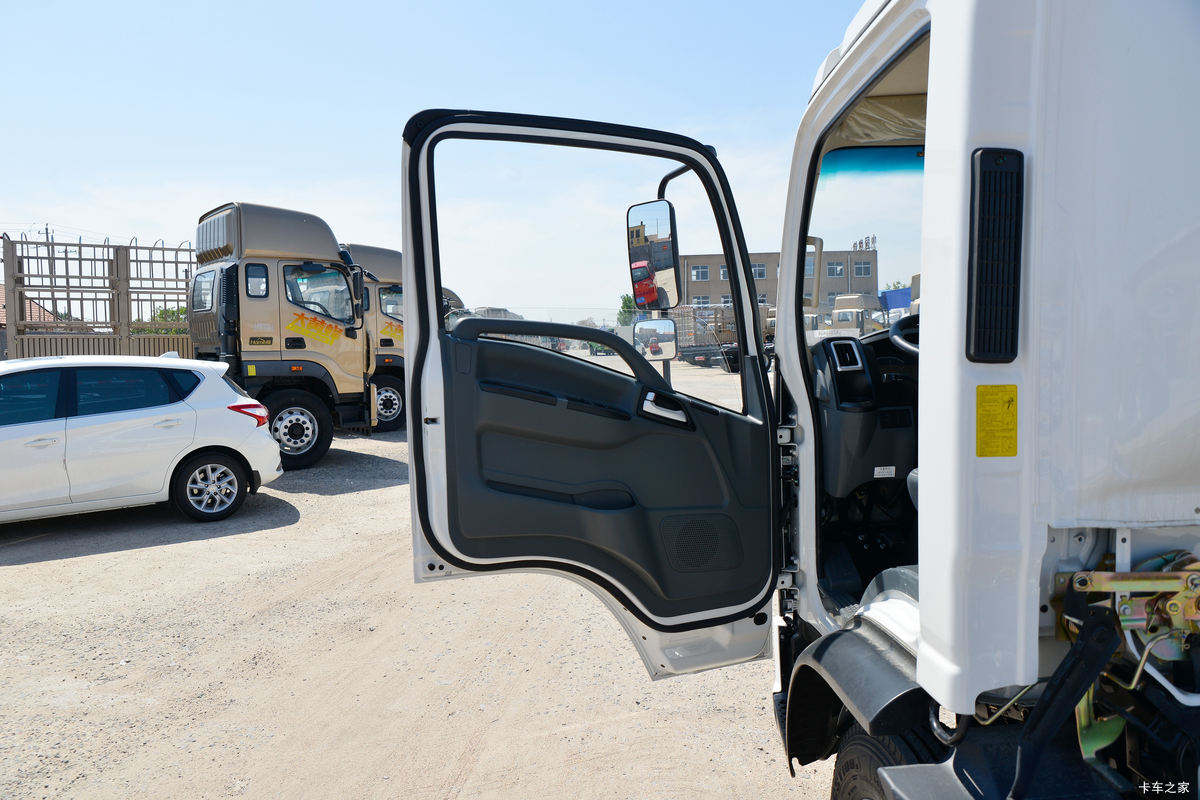 德龙K3000载货车驾驶室图片