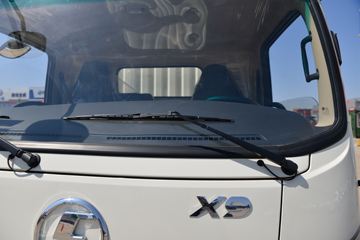 陕汽商用车 轩德X9 标载版 150马力 4.15米单排厢式轻卡(国六)(SX5041XXYNP63311)外观图片