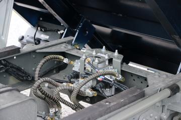 �й������ɶ����ó� ��ʨ 130���� 4X2 3.2����ж��(����)(CDW3044F321BFH)ͼƬ