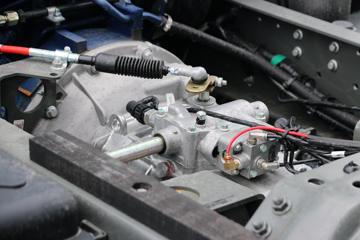 �й������ɶ����ó� ��ʨ 130���� 4X2 3.2����ж��(����)(CDW3044F321BFH)ͼƬ