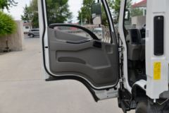 江铃 凯运蓝鲸 122马力 4X2 4.02米冷藏车(JX5045XLCTG26)