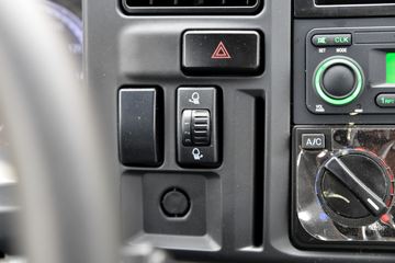 ���� ˳��խ�� 122���� 4X2 4.13����س�(����)(JX5041XLCTG26)ͼƬ